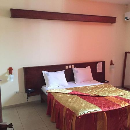 דואלה Hotel Lumiere Akwa מראה חיצוני תמונה