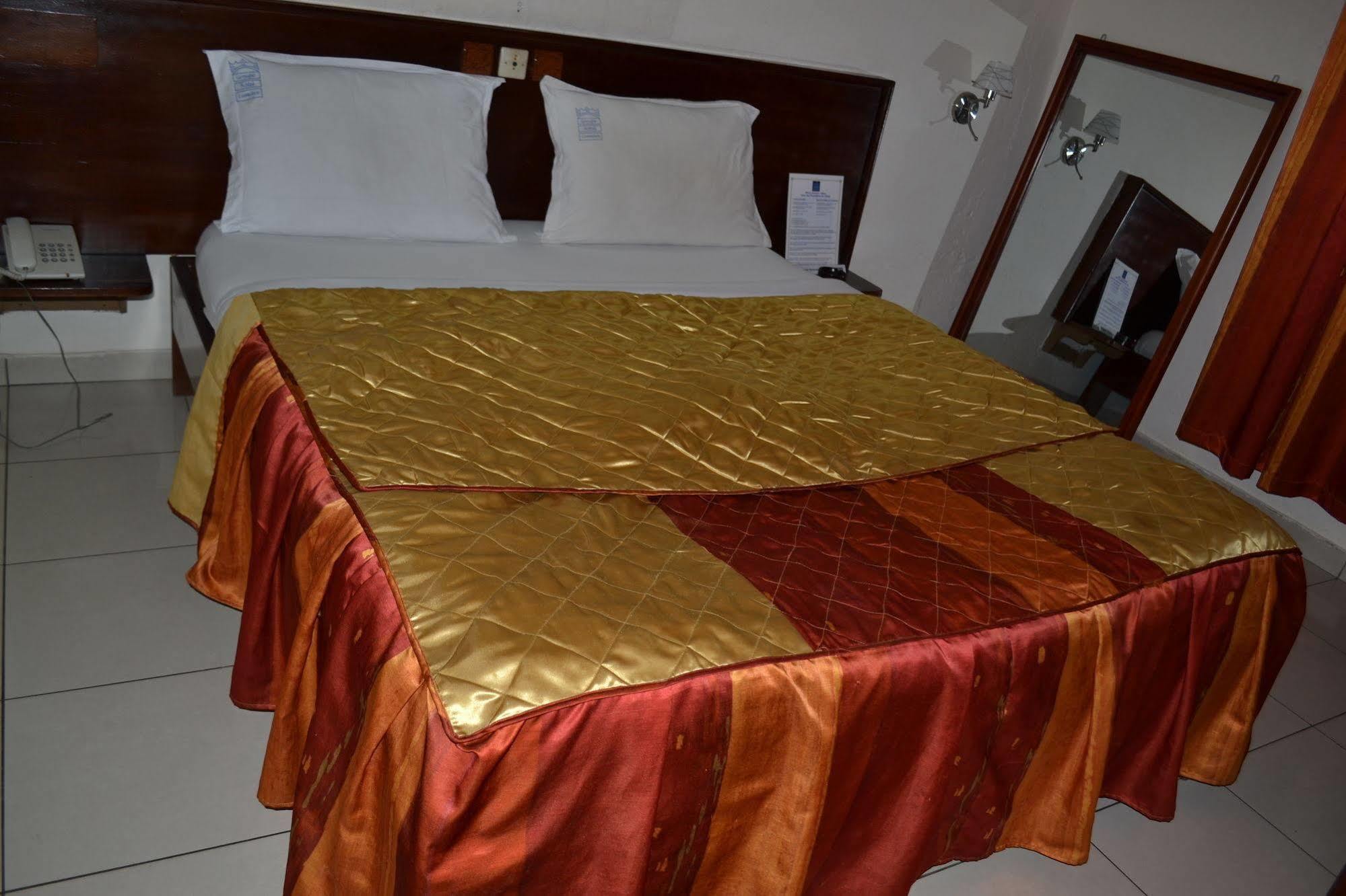 דואלה Hotel Lumiere Akwa מראה חיצוני תמונה