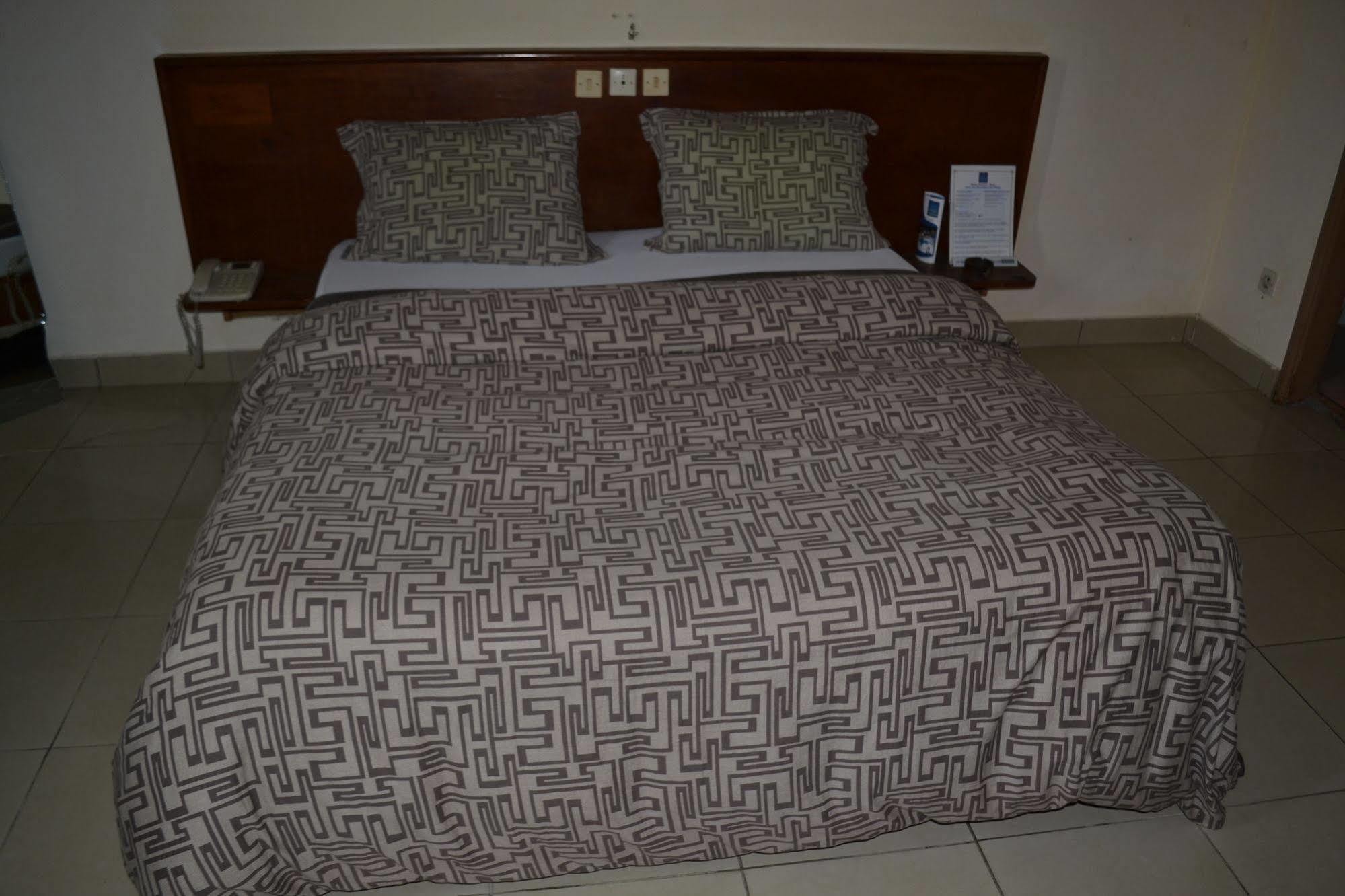 דואלה Hotel Lumiere Akwa מראה חיצוני תמונה